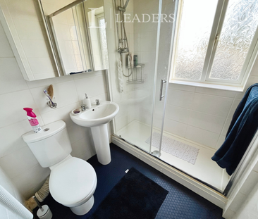 4 bedroom semi-detached house to rent - Photo 3