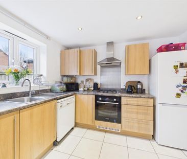 3 BED House To rent - Photo 1