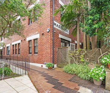 Charming art deco apartment with private access to garden courtyard - Photo 4