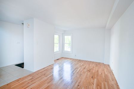 For Lease - 2030 Glenada Crescent, Oakville, Ontario - Photo 4