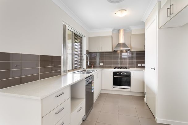 10 Wallarah Parade, North Lakes QLD 4509 - House For Rent - $675 | Domain - Photo 1