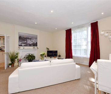 First floor period apartment with spacious accommodation in beautif... - Photo 1