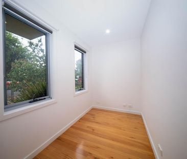 LOW MAINTENANCE LIVING! - Photo 5