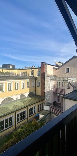 2-Zimmer-Wohnung mit Sonnenbalkon im Herzen der Halleiner Altstadt - Foto 1