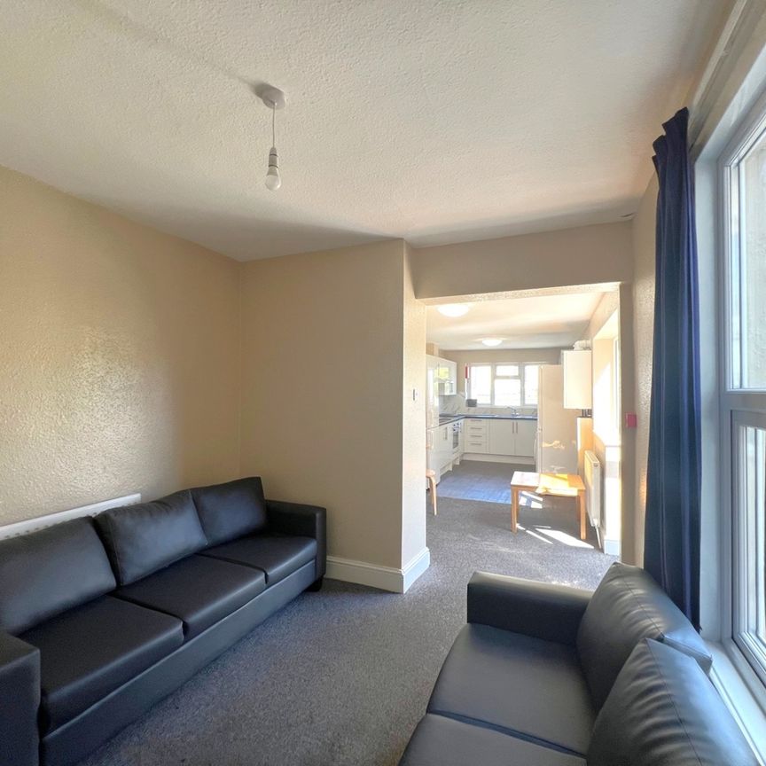 6 Bed Terraced House, Manor Road, BS7 - Photo 1