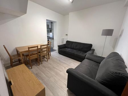 4 bedroom terraced house to rent - Photo 3