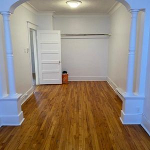 5 1/2 à louer métro Cadillac - Photo 2