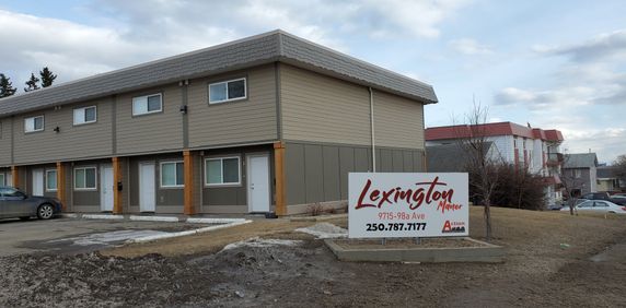 Lexington Manor - Photo 2