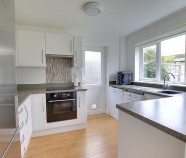 4 bedroom detached house to rent - Photo 4