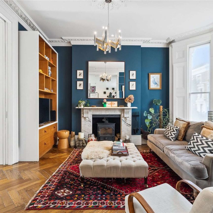 A beautifully presented house with exceptional entertaining space and a south-facing garden - Photo 1