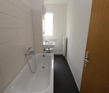 Pack die Badehose ein…helle 3-RW mit Wanne u. Balkon!!! - Photo 1