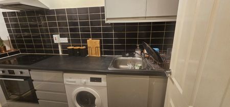1 Bed - Flat 8, 35 Richmond Road, Headingley, Leeds - LS6 1BX - Student - Photo 5