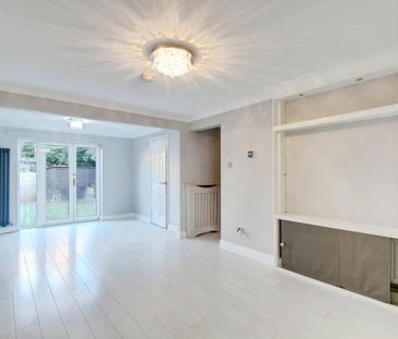 4 bedroom detached house to rent - Photo 2