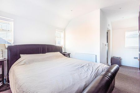 4 bedroom semi-detached house to rent - Photo 3