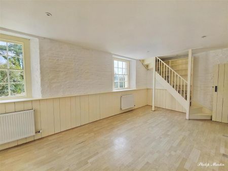 5 bedroom detached house to rent - Photo 2