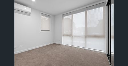 LIKE NEW TOWNHOME IN THE HEART OF ELTHAM VILLAGE SHOPPING CENTRE - Photo 5