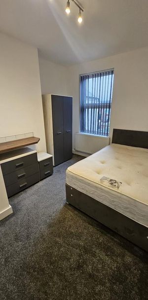 1 bedroom in a house share to rent - Photo 1