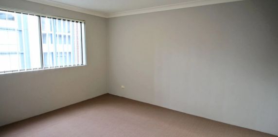 TWO BEDROOM APARTMENT IN GREAT LOCATION! - Photo 2