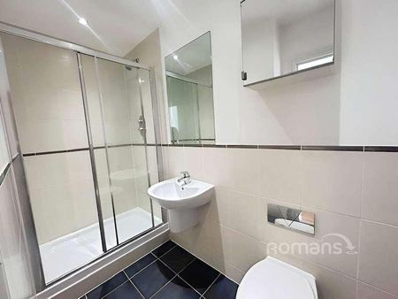Huntercombe Lane North, Taplow, Maidenhead, SL6 - Photo 2
