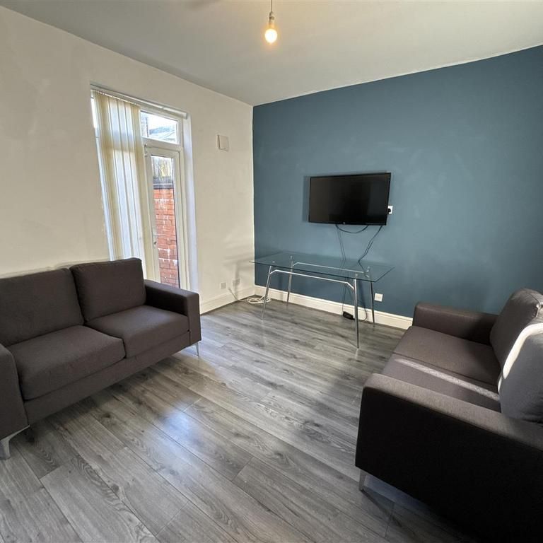1 bedroom in a house share to rent - Photo 1