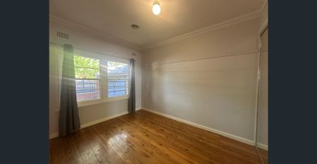 Cozy 3-Bedroom Home in Central Bathurst - Photo 2