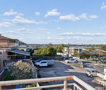 Updated Studio Apartment with Carspace - Photo 6