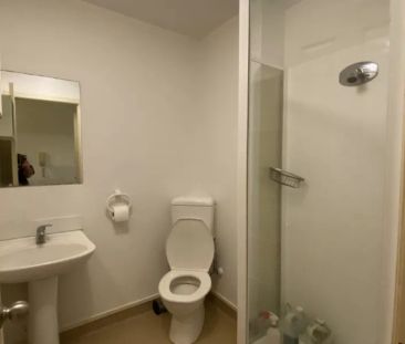 City Studio Apartment - Rent includes power water and hot water - Photo 2