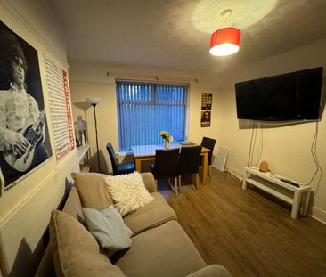 4 Bed Semi-Detached House, Brentbridge Road, M14 - Photo 3