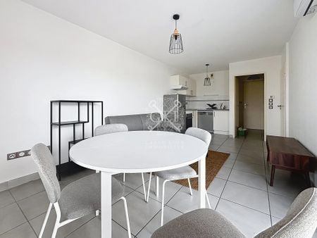 T2 MEUBLE AVEC TERRASSE, STATIONNEMENT, ET PISCINE - Photo 2