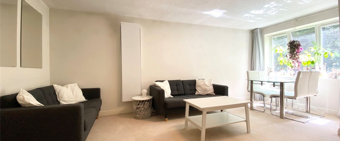 Masefield Gardens, Crowthorne Masefield Gardens, Crowthorne - Photo 1