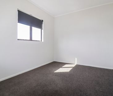 Two-bedroom home Papatoetoe! - Photo 2