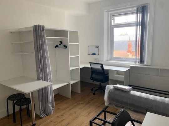 Studio to rent - Photo 1