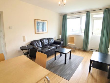 3 bedroom flat to rent - Photo 2