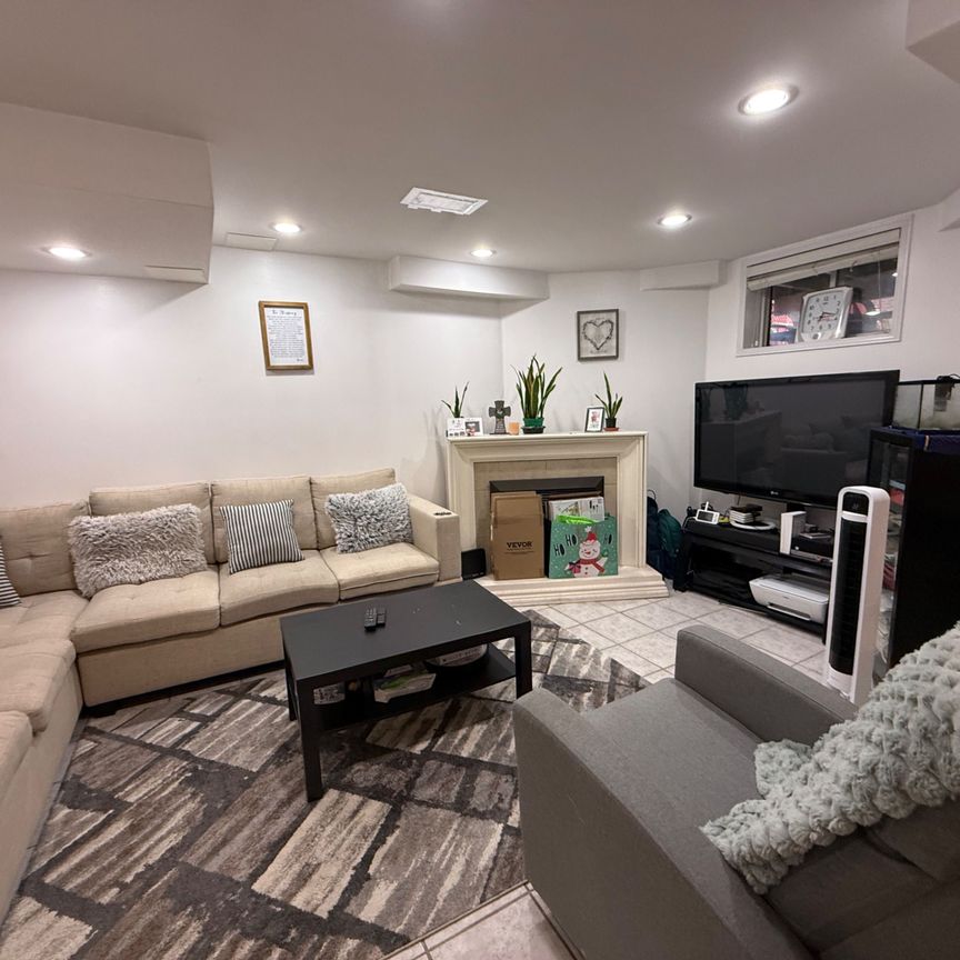 For Lease - 5312 Hollypoint (Lower) Avenue, Mississauga, Ontario - Photo 1