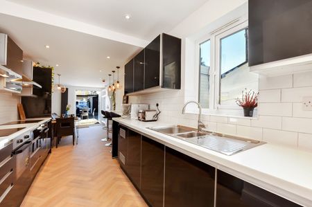 Room in a Shared House, Woodcroft Road, CR7 - Photo 3