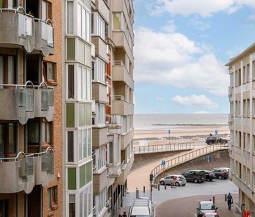 Gemeubeld twee slaapkamer appartement vlak aan zee - Photo 1