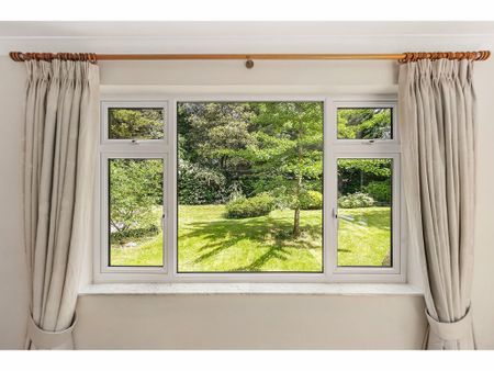 5 bedroom detached house to rent - Photo 3