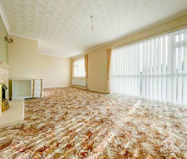 4 bedroom chalet to rent - Photo 1