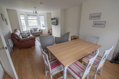 154 Causeway Street (Student Let), Portrush, BT56 8JE - Photo 3