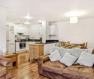 2 bedroom flat to rent - Photo 3