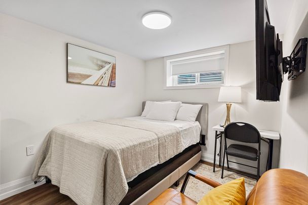 For Lease - 523 Pinegrove Road Unit# Lower, Oakville, Ontario - Photo 1