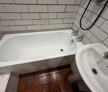 1 bedroom in a house share to rent - Photo 6