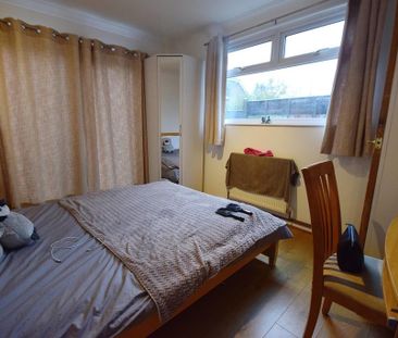 6 bedroom semi-detached house to rent - Photo 2