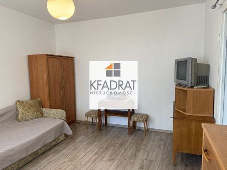 Kawalerka z balkonem w bloku z windą - Zdjęcie 3