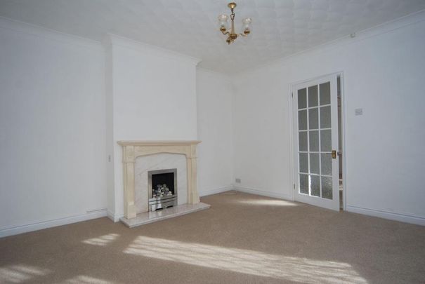 3 bedroom detached bungalow to rent - Photo 1