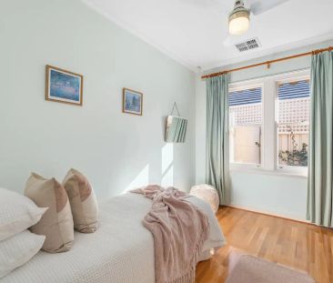 “Stunning Family Home in Prime Location” - Photo 2