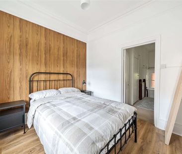 A beautifully furnished one bedroom apartment in the City centre. - Photo 2