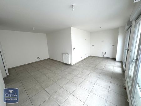 Location Appartement 3 pièces 61m² BOURG EN BRESSE 01000 - Photo 2