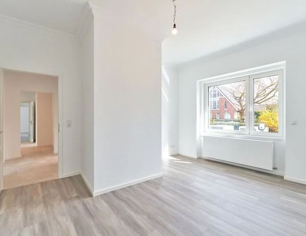 Residieren an der Wakenitz! Weitläufige Terrassenwohnung mit direktem Wasserzugang in bester Lage! - Foto 1