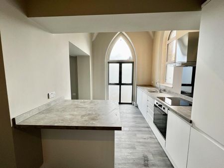 2 bedroom mews to rent - Photo 4